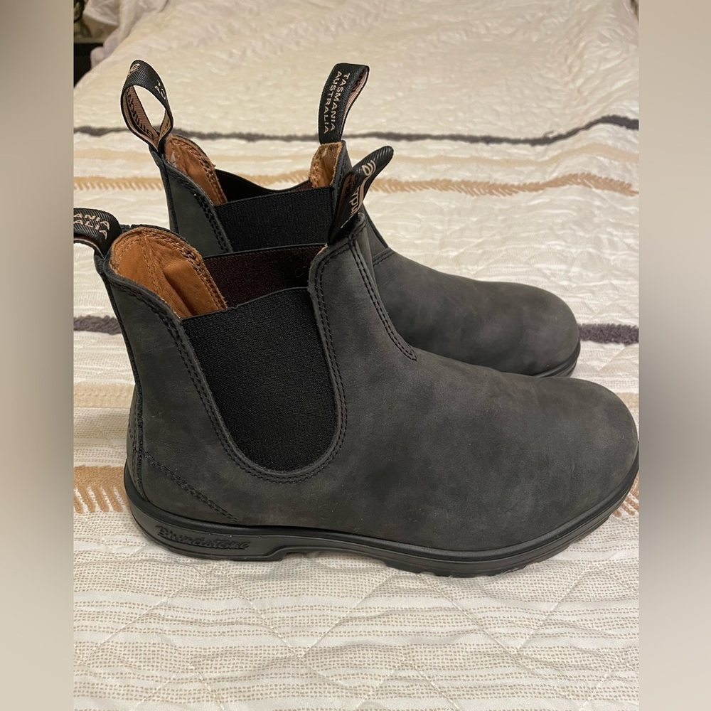 Blundstone Rustic Black Classic size 8.5 in Excellent used condition